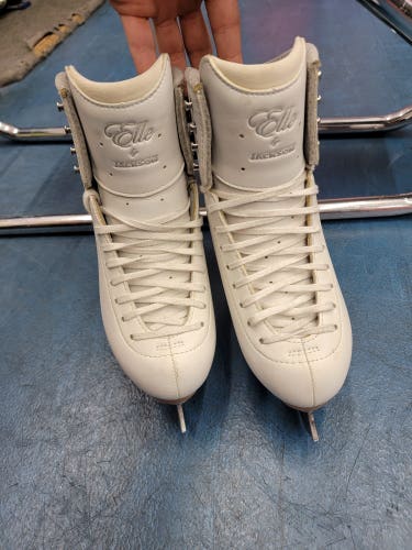 Used Once Size 4.5 Wide Jackson Elle Skate