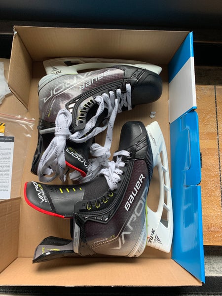 Senior Bauer Regular Width Size 8 Vapor Hyperlite Hockey Skates