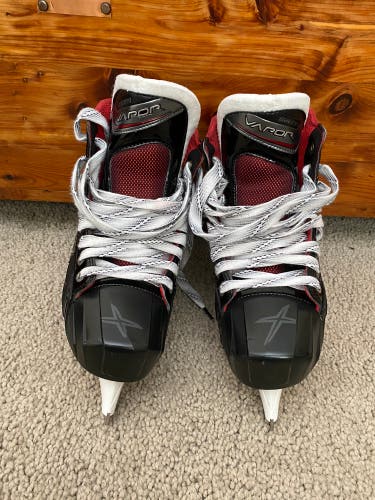 Senior Bauer Regular Width Size 7.5 vapor x900 Hockey Goalie Skates