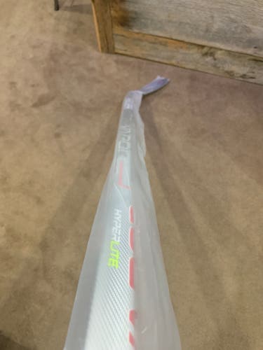 P28 Flex 87 Senior Right Handed  Vapor Hyperlite Hockey Stick
