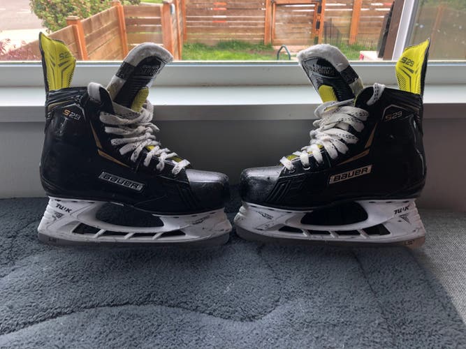 Junior Used Bauer Supreme S29 Hockey Skates Regular Width Size 6