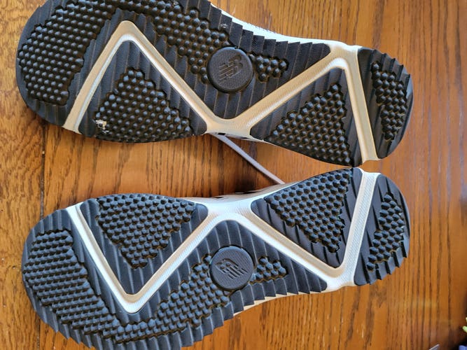 White Youth Used Size 6.5 (Women's 7.5) Turf Cleats New Balance Low Cut Freeze