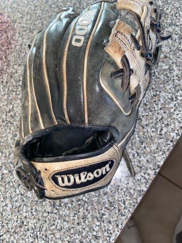 Right Hand Throw 11.5" A2000 Baseball Glove