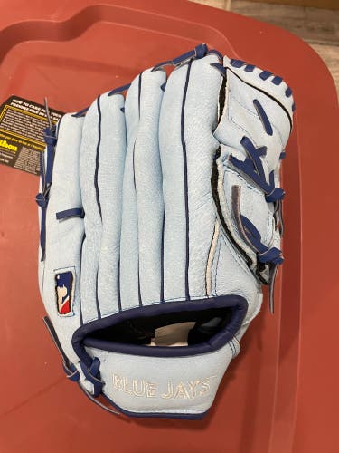 Wilson A450 Blue Jays Baseball  12” Toronto Blue Jays Retro Ball Glove