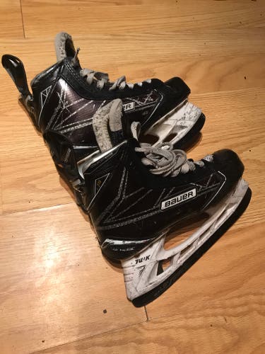 Bower Supreme 1S Hockey Skates Size 5.D
