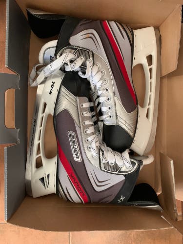 New Bauer Regular Width Size 11 Vapor X2.0 Hockey Skates