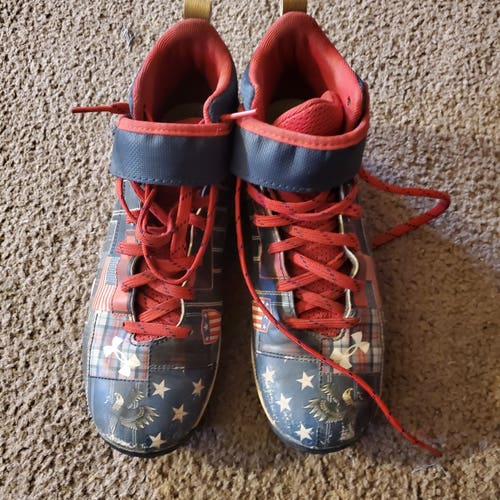 Used Youth Molded Cleats Under Armour Bryce harper size 5.5 youth