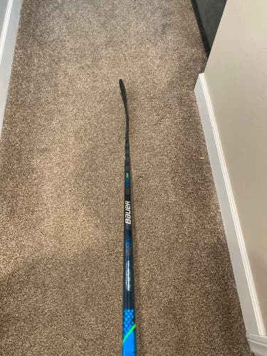 Intermediate Right Handed P92  Nexus Geo Hockey Stick