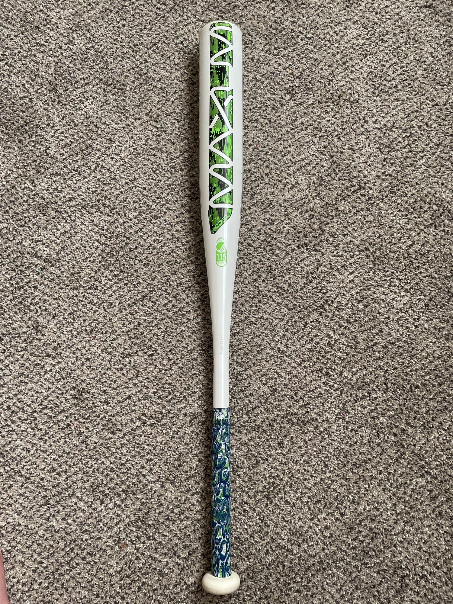 Lists @ $40 NEW Easton Ghost 11 Youth Fastpitch Softball Bat 
