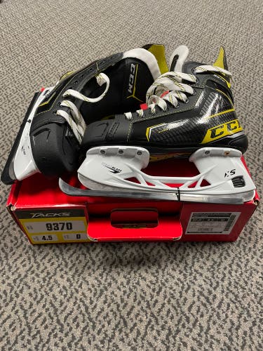 CCM Tacks 9370 size 4.5 D width