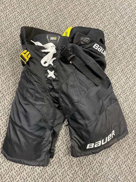 USED ONCE Bauer 3S Pro Black Junior Large Breezer