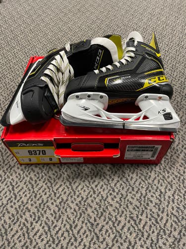 CCM Tacks 9370 Size 3 D width