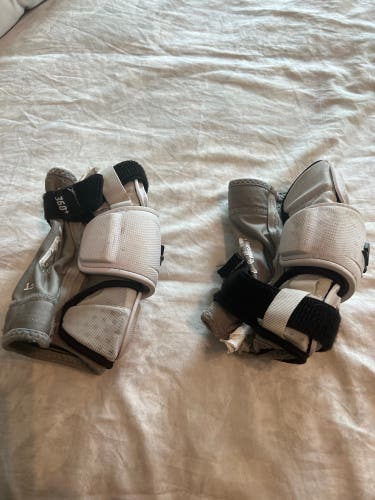 Used Medium STX Stallion 500 Arm Pads
