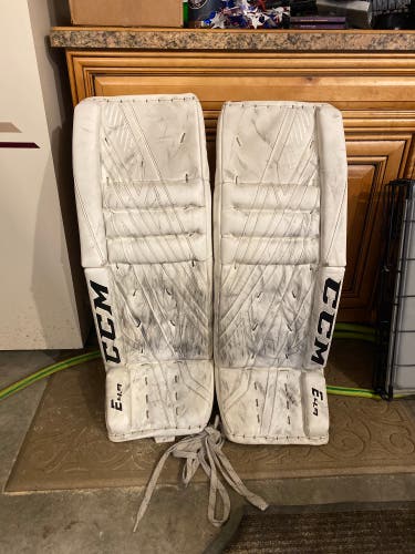34" CCM  Extreme flex 4.9 Goalie Leg Pads