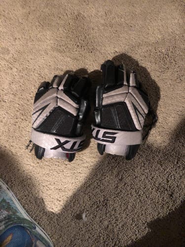 New Player's STX 8" Clash Lacrosse Gloves