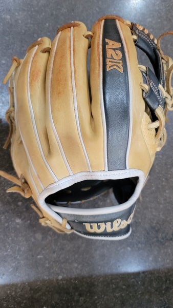 Used Wilson Right Hand Throw Infield A2K Baseball Glove 11.5"
