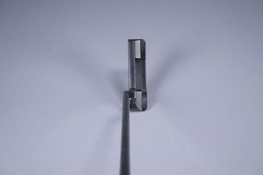 NIKE UNITIZED LEO ONE-PIECE ALL ORIGINAL 34” BLADE PUTTER