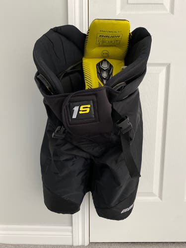 Senior Large Bauer  Supreme 1S Hockey Pants