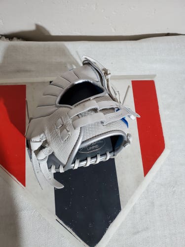 New Easton Right Hand Throw Infield Ghost Softball Glove 11.75"
