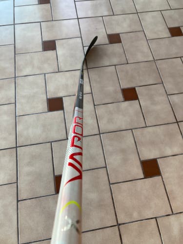 Intermediate Left Hand P92  Vapor Hyperlite Hockey Stick