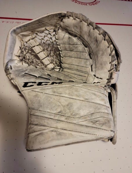 Used Regular E3.9 Regular Glove And Blocker