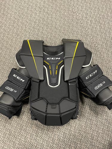 CCM AXIS 1.9 Senior Large goal chest