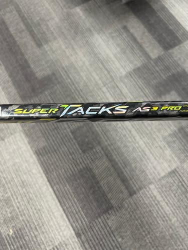Intermediate Right Handed P28  Super Tacks AS3 Pro Hockey Stick