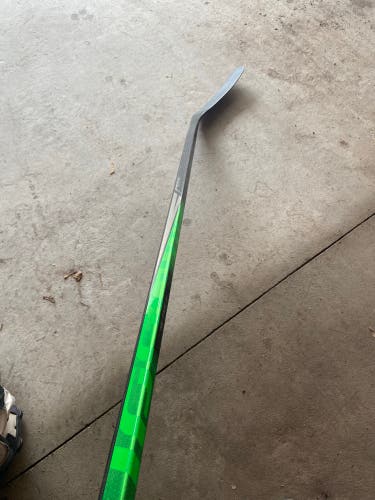 Senior Right Handed P88 Supreme Matrix Hockey Stick