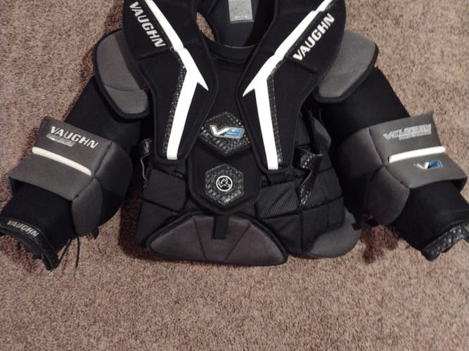 Used Large Vaughn V9 Pro Carbon Goalie Chest Protector