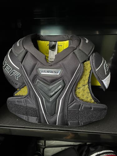 Like New! Bauer S190 Shoulder Pads Senior Sm