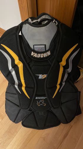 Used Large Intermediate Vaughn Velocity V7 Goalie Chest Protector