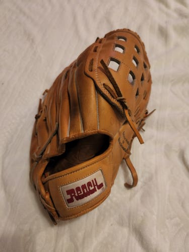 Reach Super Monster M5000 Right Hand Throw Softball Glove 13.5" excellent condition