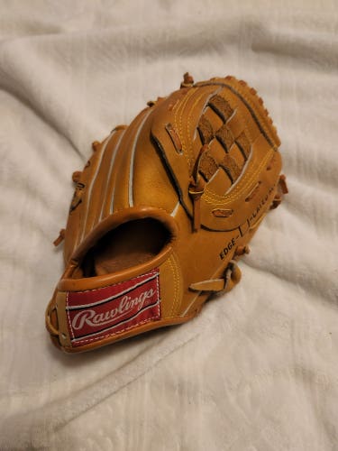 Used Rawlings Right Hand Throw RBG36JR Baseball Glove 9.5"