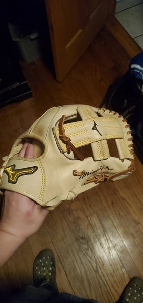 Mizuno Right Hand Throw Infield Pro Baseball Glove 11.75"
