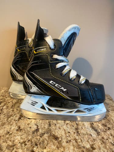 CCM Tacks 9060 - YOUTH SIZE 10