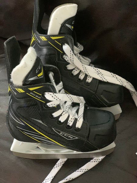 CCM Youth Size 9 Hockey Skates Y9