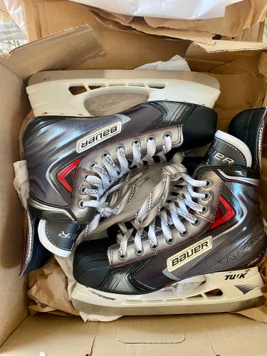 Pro Stock NCAA Bauer Vapor APX2 Skates - 7.75 - Made in Canada