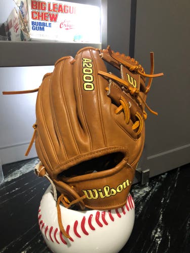 New Infield 11.5" A2000 Baseball Glove