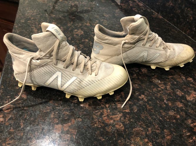White Adult Used Men's Size 9.0 (Women's 10) Molded Cleats New Balance High Top Freeze