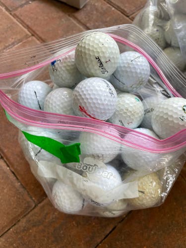 Golf balls and tees mixed lot