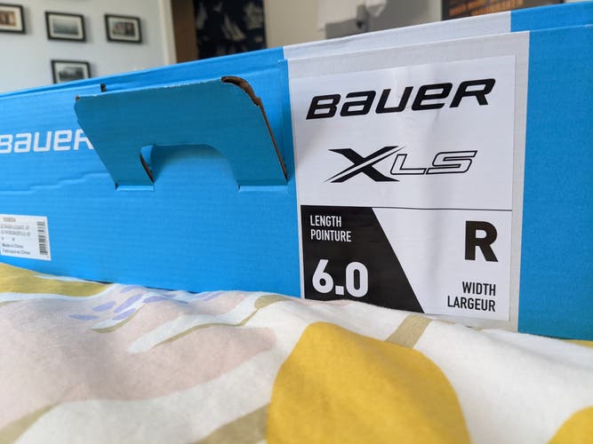 New Bauer XLS Hockey Skates Size 6