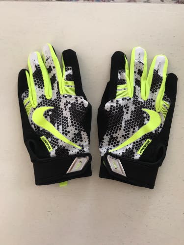 NEW Nike Vapor Hyperfuse Batting Gloves (Adult Small)
