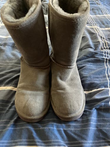 Gray Adult Used Women's size 9 Bearpaw winter Boots
