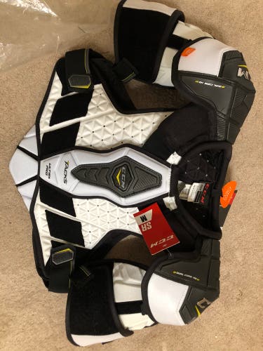 CCM Tacks Pro Ultra Pro Shoulder Pads Size Medium