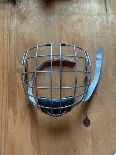 Medium Bauer Full Cage True Vision
