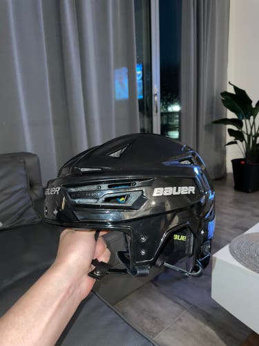 BASICALLY BRAND NEW Used Small Bauer  Re-Akt 150 Helmet