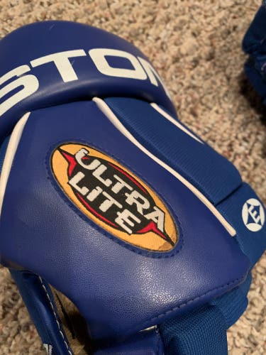 Easton Ultra Lite 13.5” Hockey Gloves
