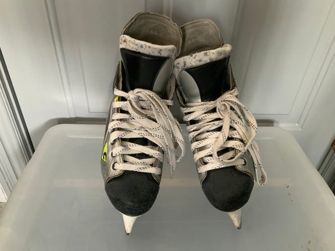 Hockey Skates Junior Used Graf Supra 301 Regular Width Size 5.5