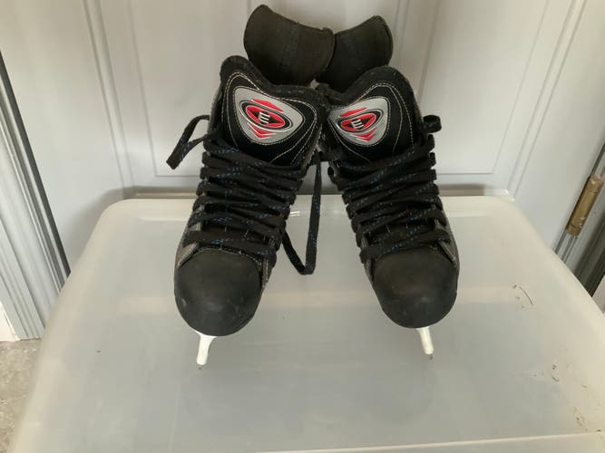 Hockey Skates Junior Used Easton Synergy 50 Regular Width Size 4