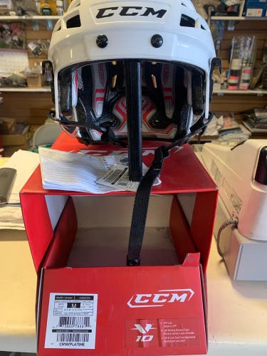 New Medium CCM  Vector V10 Helmet